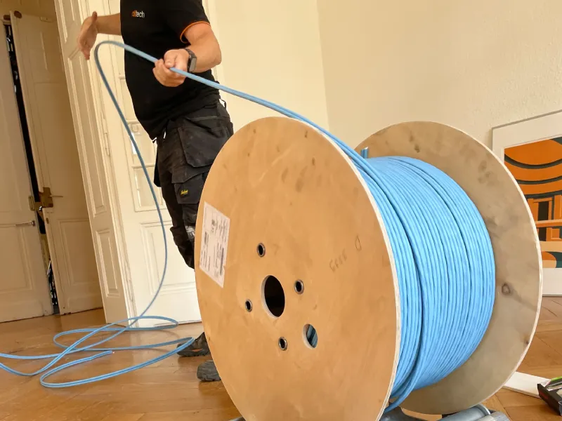 Tirer les câbles pour installation câblage